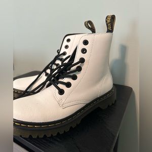 Never Worn Dr. Martens, White Size 6